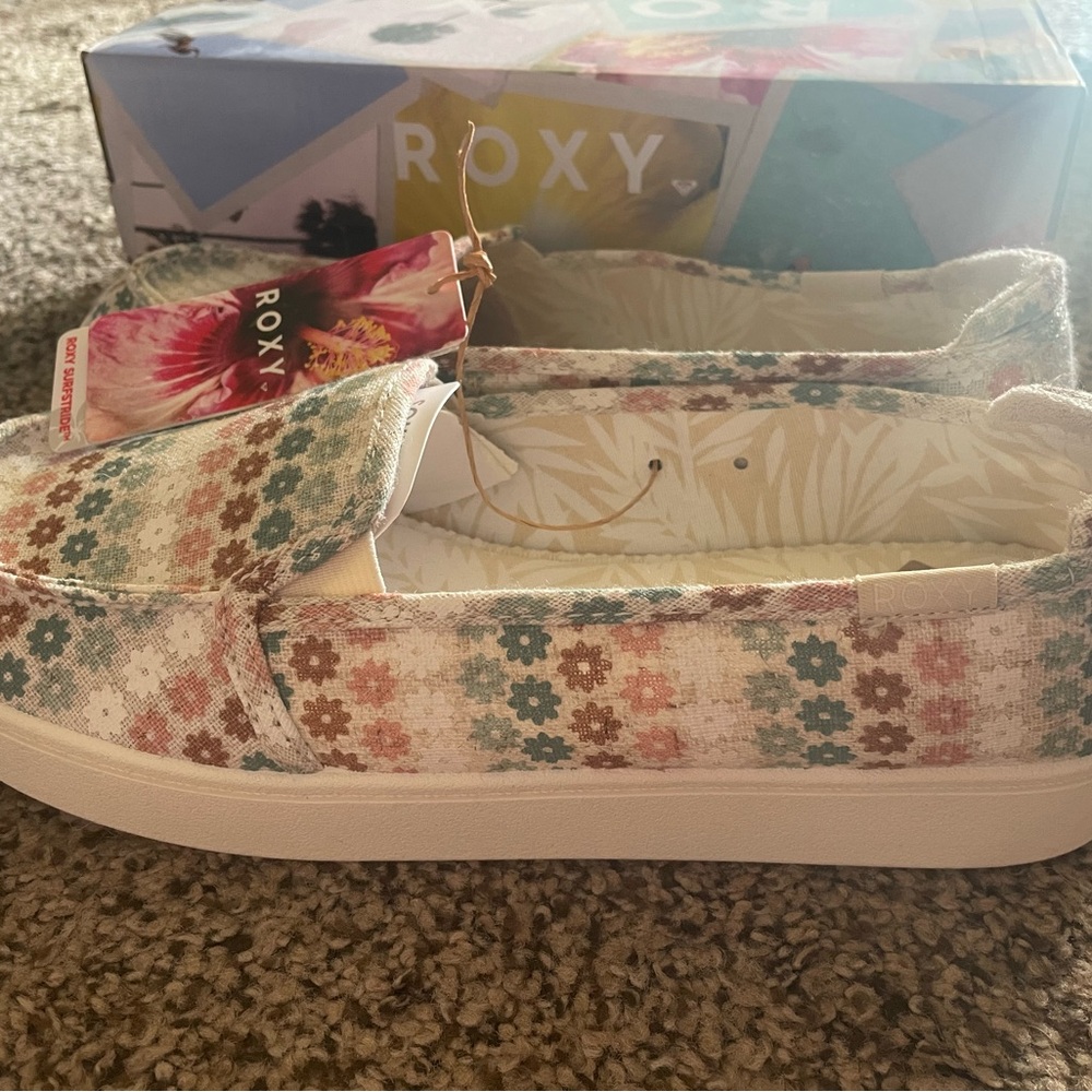 NWT Roxy Shoes size 11 - Picture 2 of 5